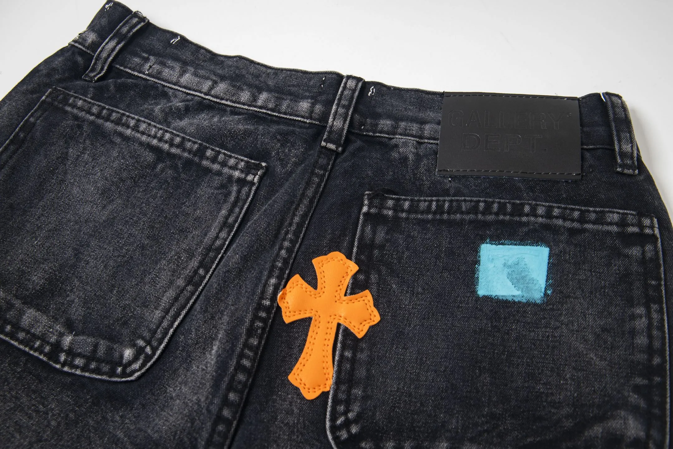 #8176 P260💰 Independent GALLERY DEPT. Vintage splash-ink splicing black and orange cross loose washed flared jeans - truly restore the ultimate vintage texture - original hardware accessories washed and other elevators, QR code analysis are all purchased from the original factory, high degree of restoration, you are welcome to compare with a certain product ~ - three-dimensional version Loose and comfortable, not picky about the figure, tall and slim, factory Seiko, original factory quality control, same style for men and women, can be matched with couples, versatile recommendation Essential jeans for all seasons - sizes: 28 30 32 34 36